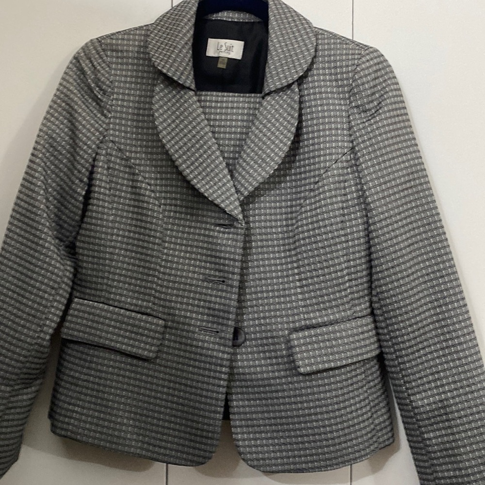 2 Piece Le Suit